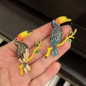 گلسینه پرنده توکان نگینی
